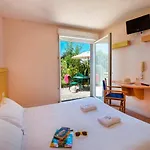 Hotel-club Et Locations Domaine De Port Aux Rocs *