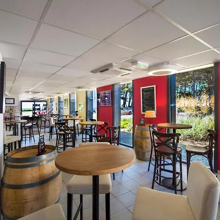 Hotel-club Et Locations Domaine De Port Aux Rocs