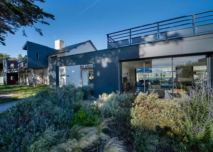 Hotel-club Et Locations Domaine De Port Aux Rocs Hébergement de vacances *