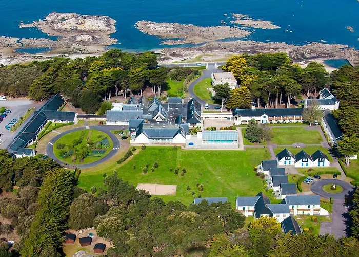 Hotel-club Et Locations Domaine De Port Aux Rocs Hébergement de vacances *